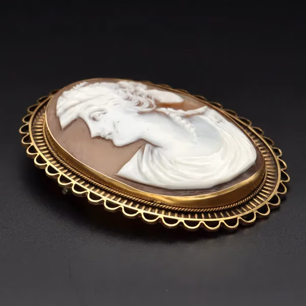 Edwardian 9ct Yellow Gold Shell Cameo Brooch