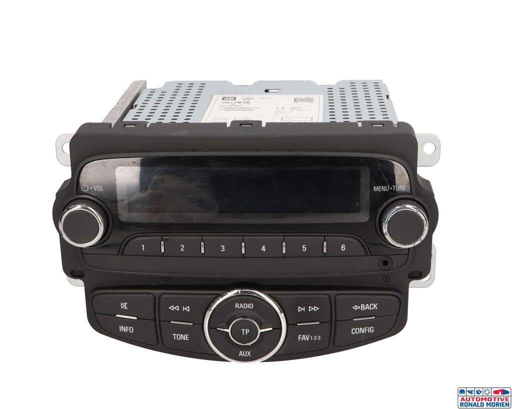 Gebrauchte Radio Opel Corsa E 1.0 SIDI Turbo 12V Preis € 95,00 Margenregelung angeboten von Automaterialen Ronald Morien B.V.