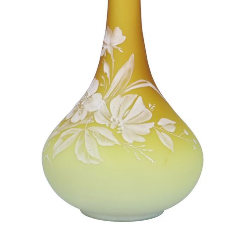 19th Century Pair of Stourbridge Cameo Glass Vases image-5