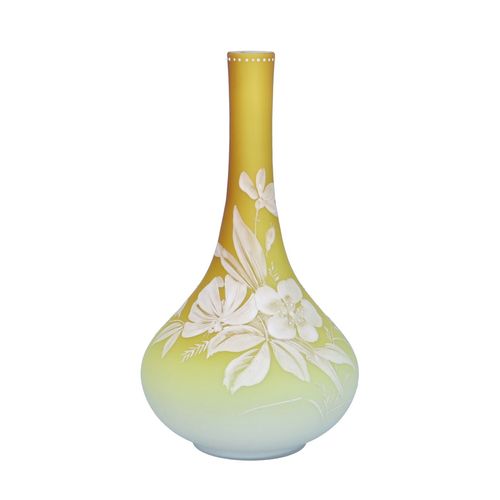 19th Century Pair of Stourbridge Cameo Glass Vases image-4