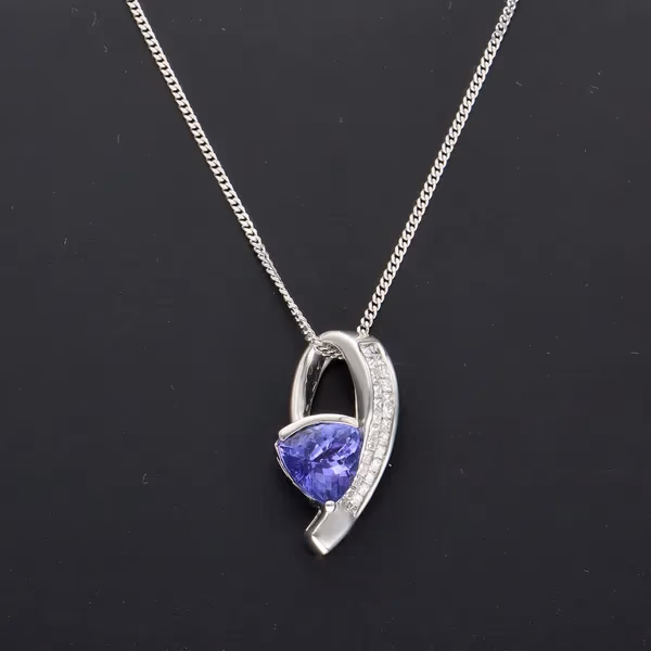 18ct White Gold Tanzanite & Diamond Necklace
