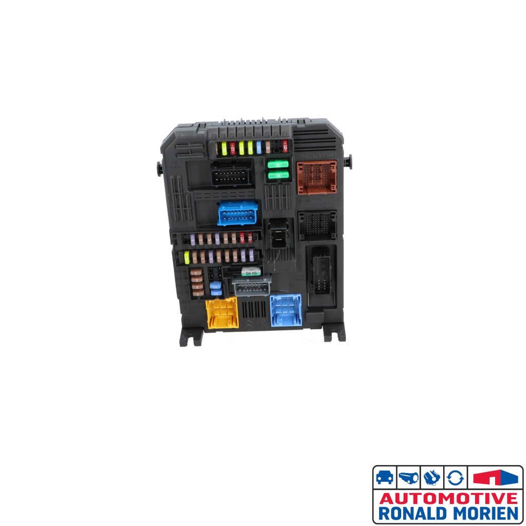 Used Fuse box Opel Crossland X/Crossland 1.2 Turbo 12V Price € 115,00 Inclusive VAT offered by Automaterialen Ronald Morien B.V.