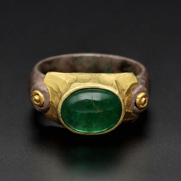 18ct Yellow Gold & Oxidised Silver Cabochon Emerald Ring