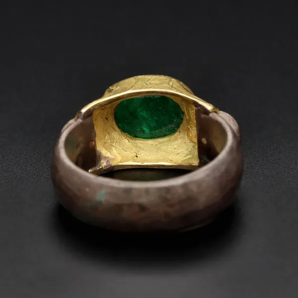 18ct Yellow Gold & Oxidised Silver Cabochon Emerald Ring
