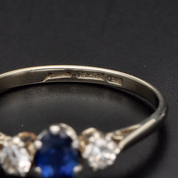 18ct White Gold Sapphire & Diamond Ring