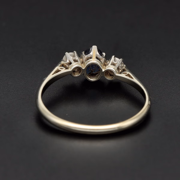 18ct White Gold Sapphire & Diamond Ring
