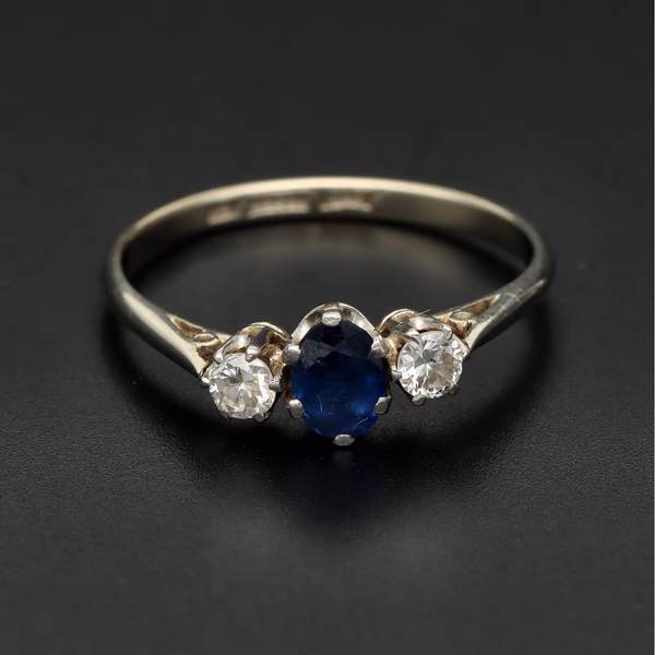 18ct White Gold Sapphire & Diamond Ring