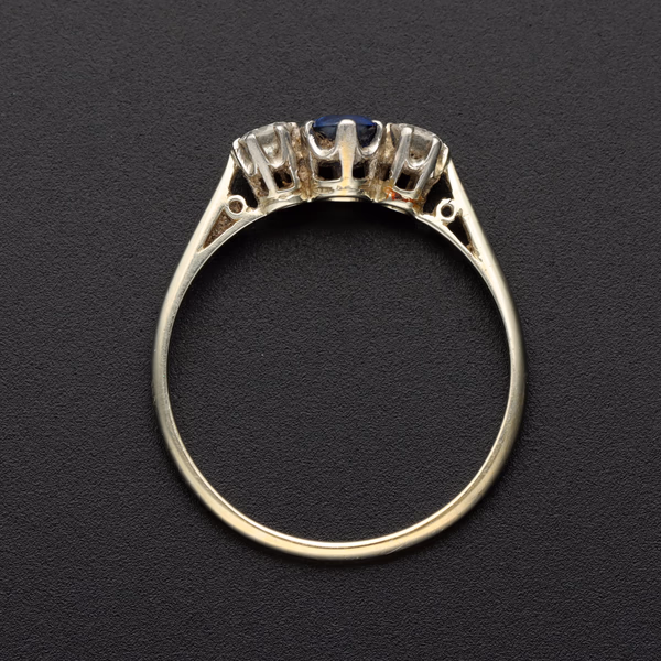 18ct White Gold Sapphire & Diamond Ring