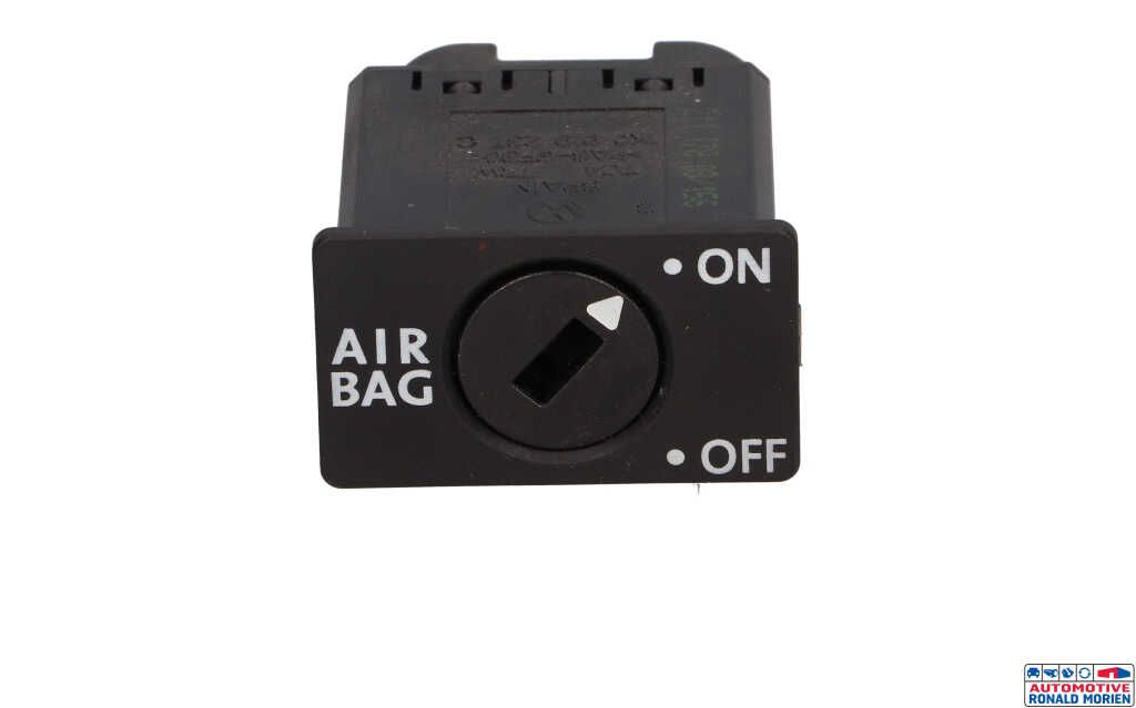 Used Airbag switch Seat Leon (1P1) 1.6 Price € 10,00 Margin scheme offered by Automaterialen Ronald Morien B.V.