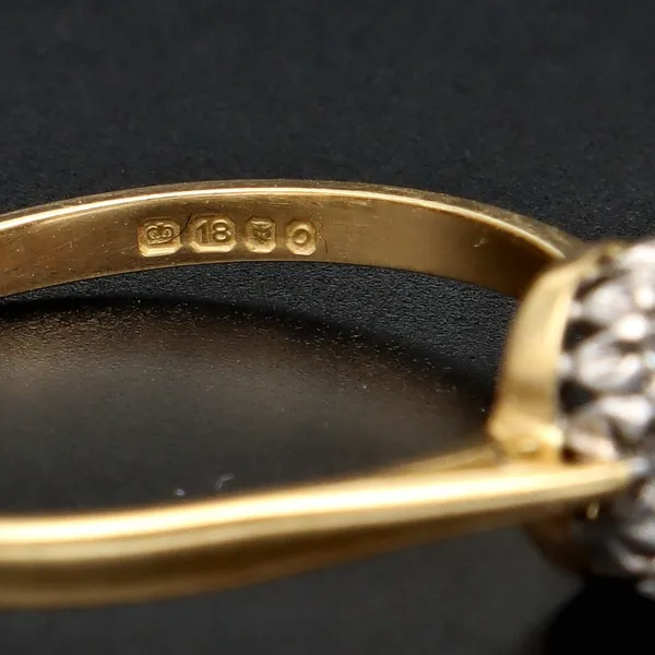 18ct Gold Oval  Sapphire and Diamond Cluster Ring