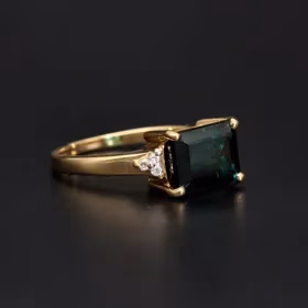 18ct Gold Green Tourmaline and Diamond Ring