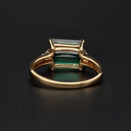 18ct Gold Green Tourmaline and Diamond Ring image-5