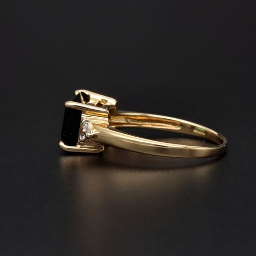 18ct Gold Green Tourmaline and Diamond Ring image-3