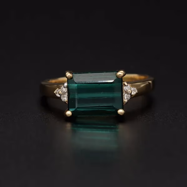 18ct Gold Green Tourmaline and Diamond Ring