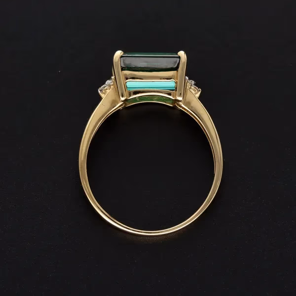 18ct Gold Green Tourmaline and Diamond Ring