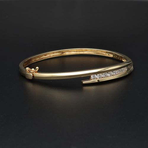 14ct Gold and Diamond Bracelet image-6