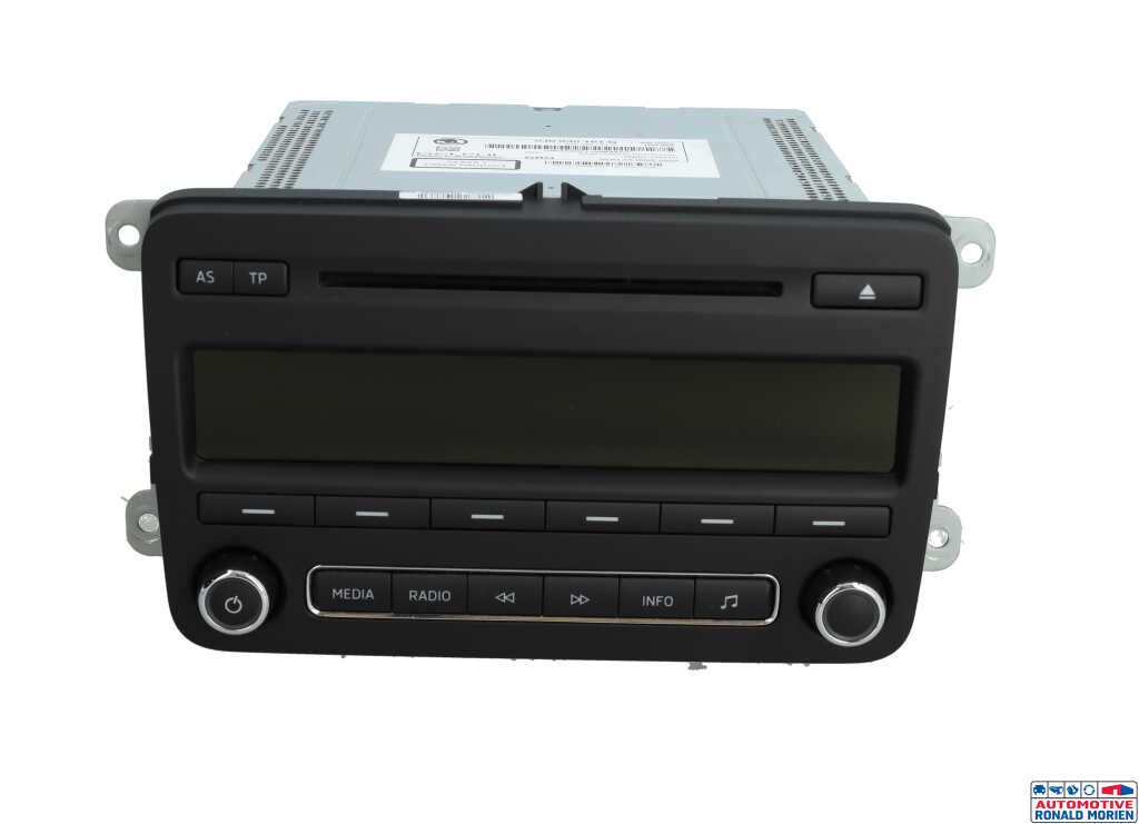 Used Radio CD player Skoda Fabia II (5J) 1.6 TDI 16V 90 Price € 55,00 Margin scheme offered by Automaterialen Ronald Morien B.V.