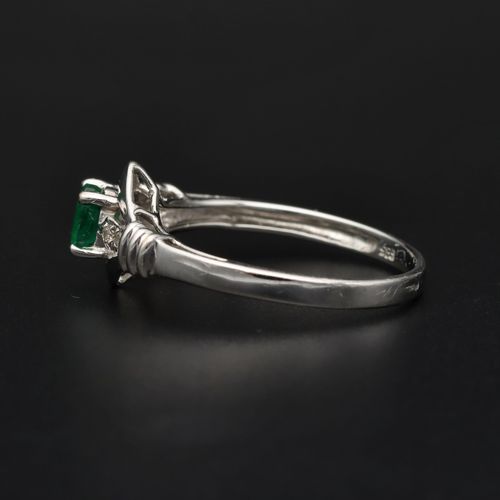 14ct Gold Emerald  Diamond Ring image-3