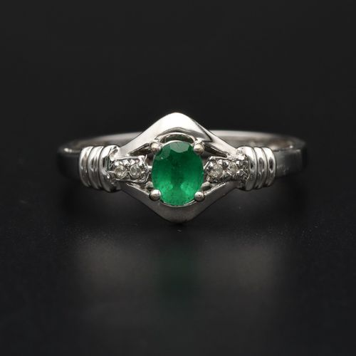 14ct Gold Emerald  Diamond Ring image-2