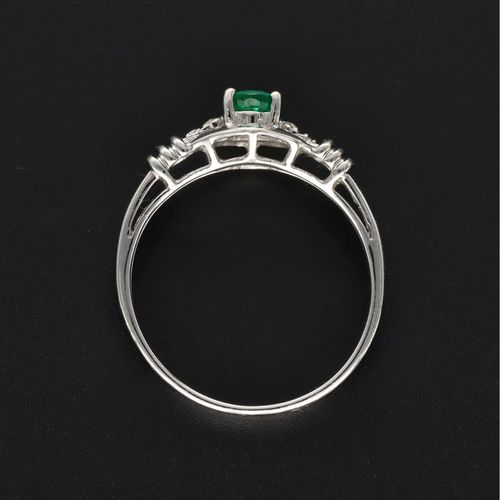 14ct Gold Emerald  Diamond Ring image-6