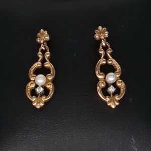 Tests as 14ct Gold Diamond and Pearl Earrings