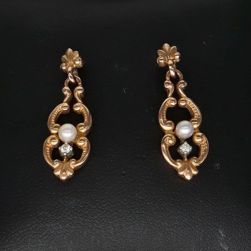 Tests as 14ct Gold Diamond and Pearl Earrings image-1