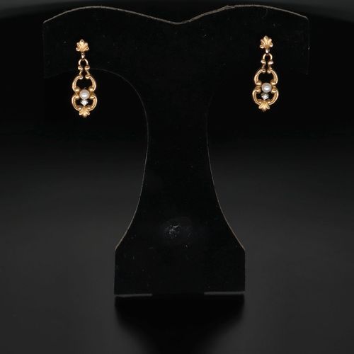 Tests as 14ct Gold Diamond and Pearl Earrings image-3