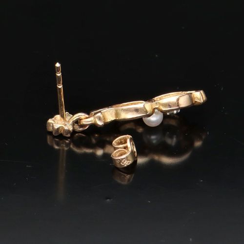 Tests as 14ct Gold Diamond and Pearl Earrings image-4