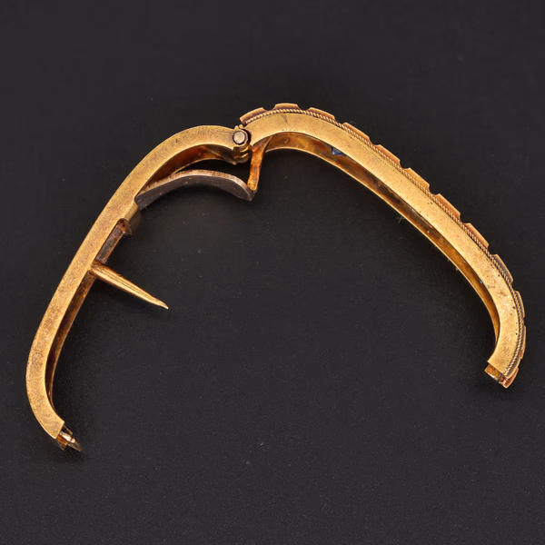 Victorian 15ct Yellow Gold Sapphire & Diamond Scarf Clip