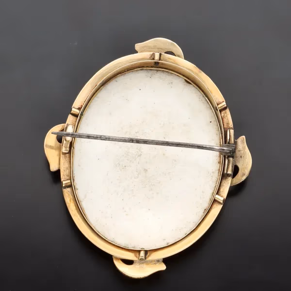 Vintage 15ct Gold Framed Hand Painted Ceramic Brooch