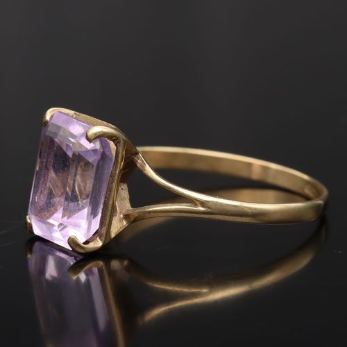 9ct Gold Amethyst Ring image-3