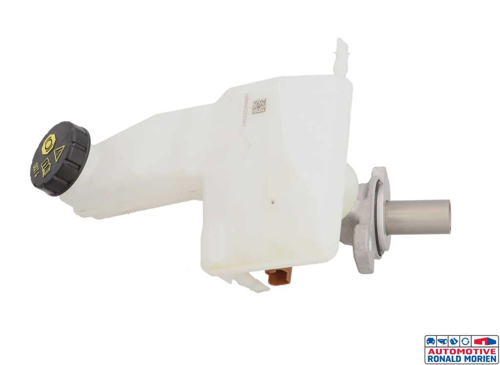 Used Master cylinder Opel Corsa F (UB/UP) Electric 50kWh Price € 49,01 Inclusive VAT offered by Automaterialen Ronald Morien B.V.