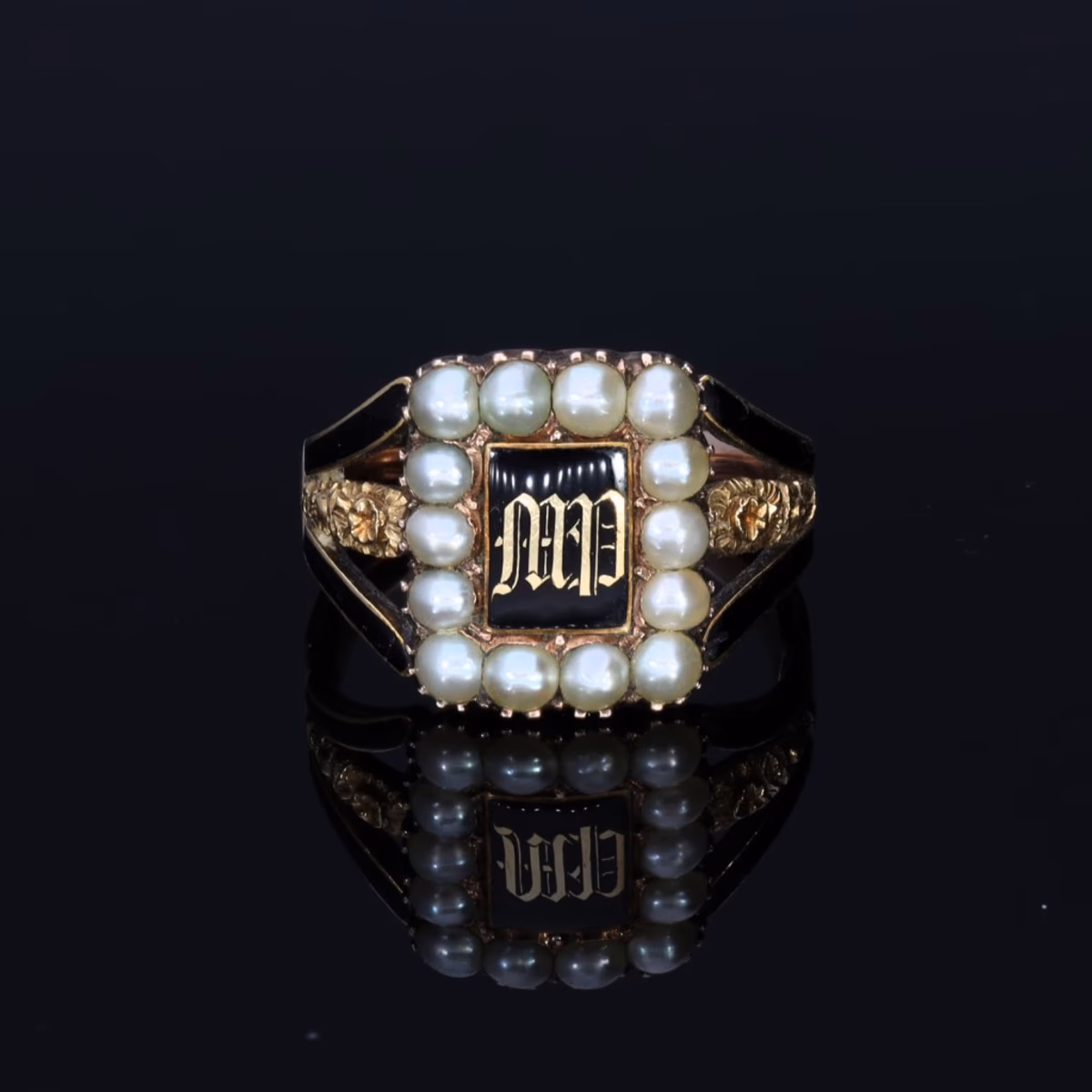 360° view of The Antique Georgian 1818 Pearl and Rose Mourning Ring