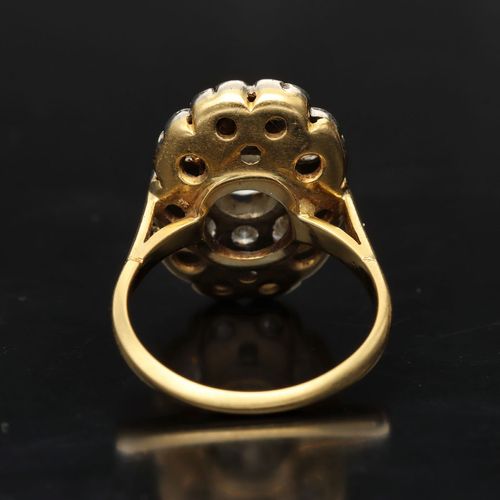Early 20th Century 18ct Gold Diamond Cluster Ring image-5