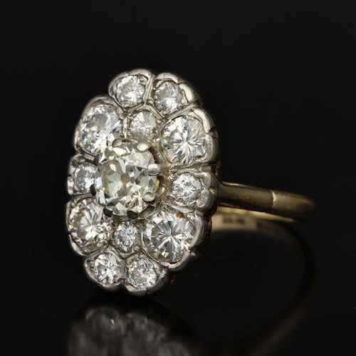 Early 20th Century 18ct Gold Diamond Cluster Ring image-3