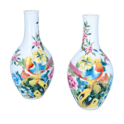 Pair of Chinese Republican Vases image-5