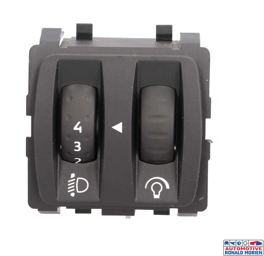 Used AIH headlight switch Renault Megane IV Estate (RFBK) 1.3 TCE 160 16V Price € 25,00 Margin scheme offered by Automaterialen Ronald Morien B.V.