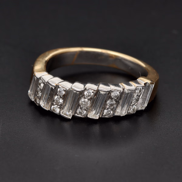 18ct Yellow Gold Angled Diamond Dress Ring