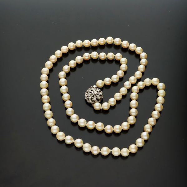 18ct Gold Diamond Clasped Pearl Necklace