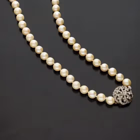 18ct Gold Diamond Clasped Pearl Necklace