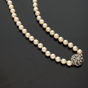 18ct Gold Diamond Clasped Pearl Necklace