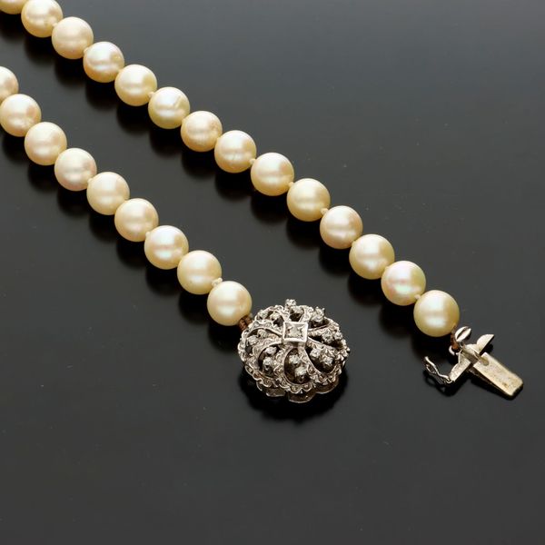 18ct Gold Diamond Clasped Pearl Necklace