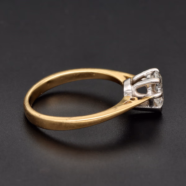 18ct Yellow Gold Pear-Shaped Diamond Solitaire Ring