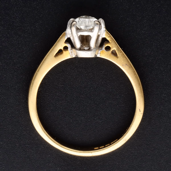 18ct Yellow Gold Pear-Shaped Diamond Solitaire Ring