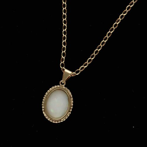 Opal Pendant on 9ct Gold Chain image-6