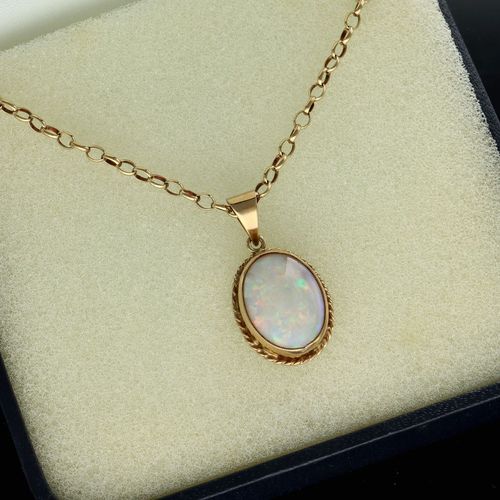 Opal Pendant on 9ct Gold Chain image-4