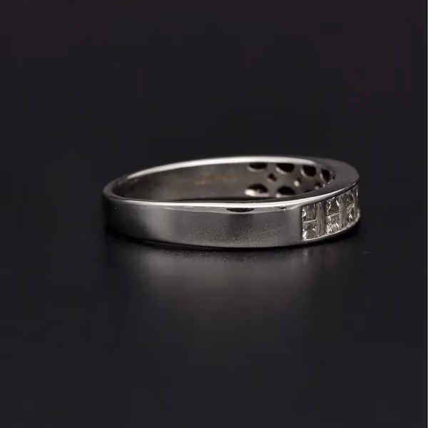 18ct White Gold Diamond Ring