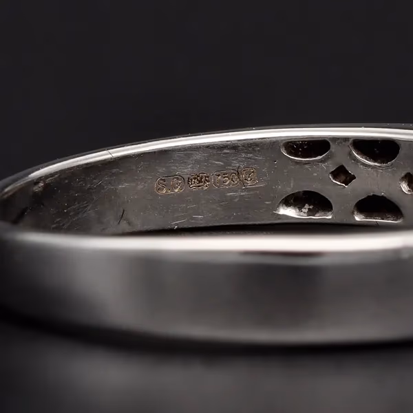 18ct White Gold Diamond Ring