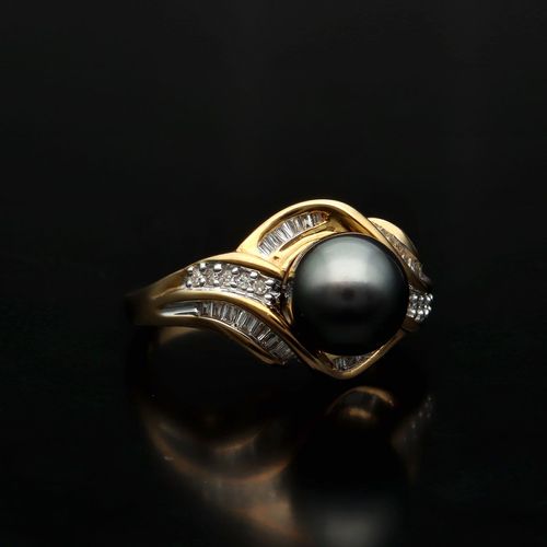 18ct Gold, Pearl, Diamond Ring image-1