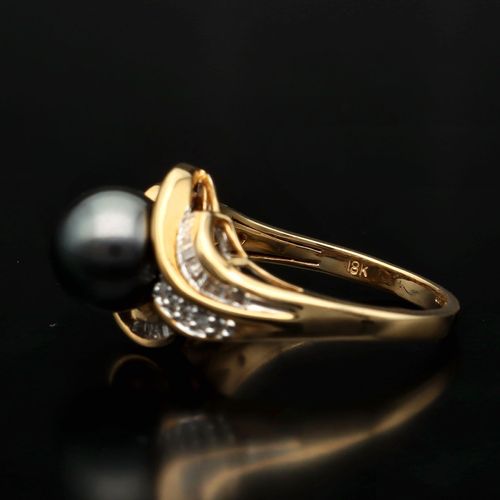 18ct Gold, Pearl, Diamond Ring image-5